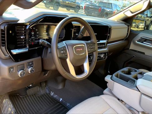 Used 2024 GMC Sierra 1500 SLE image 16