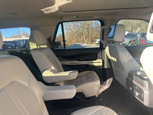 Used 2019 Ford Expedition Platinum image 12