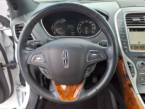 Used 2017 Lincoln MKX Reserve w/ Driver Assistance Package AWD/4WD image 17