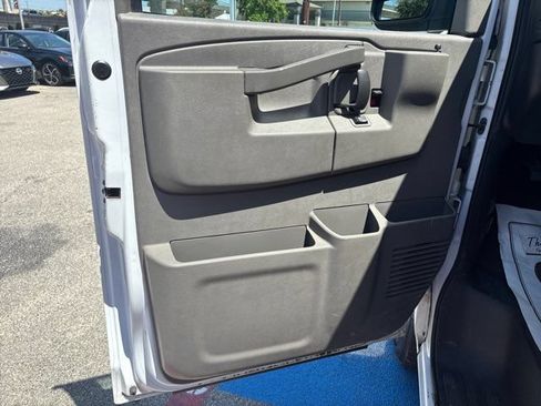 Used 2020 Chevrolet Express 3500 LT w/ LT Preferred Equipment Group RWD image 17