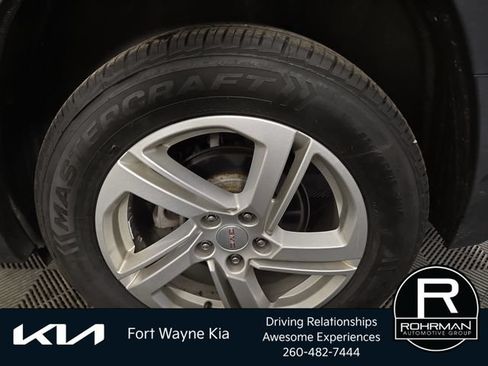 Used 2019 GMC Terrain SLE w/ Driver Convenience Package AWD/4WD image 12
