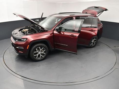 Used 2023 Jeep Grand Cherokee Limited w/ Luxury Tech Group II image 27