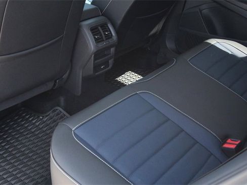 New 2025 Volkswagen Taos SEL image 20