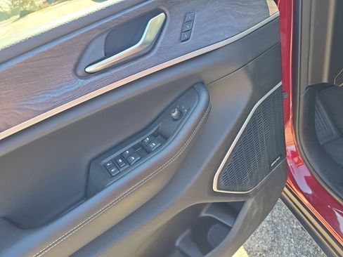 Used 2021 Jeep Grand Cherokee L Limited AWD/4WD image 13