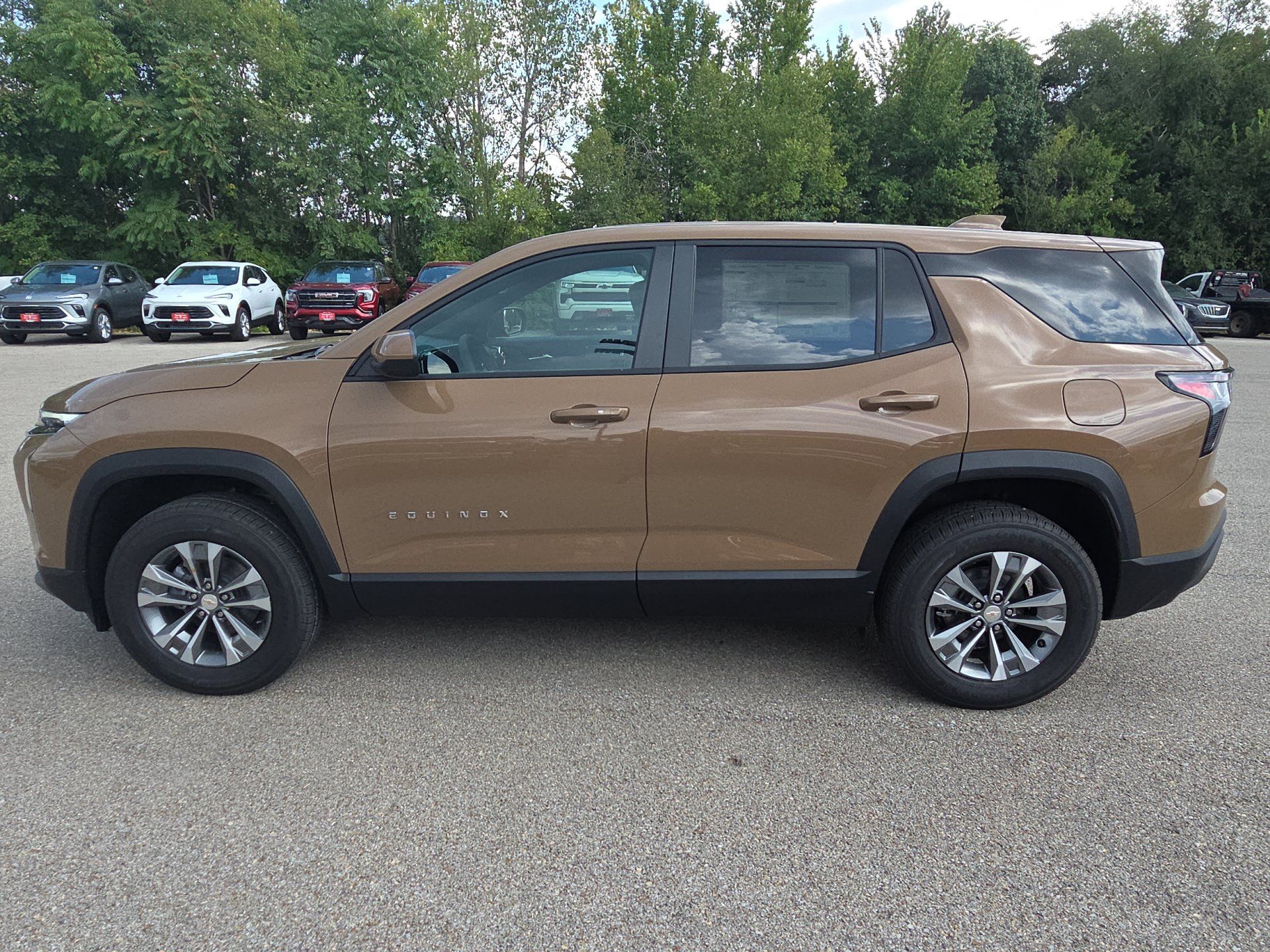 New 2027 Chevrolet Equinox LT w/ Convenience Package II FWD image 5