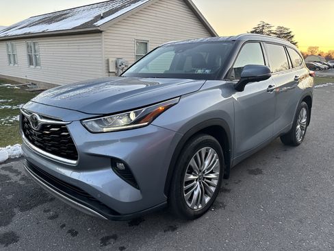 Used 2024 Toyota Highlander Platinum image 7