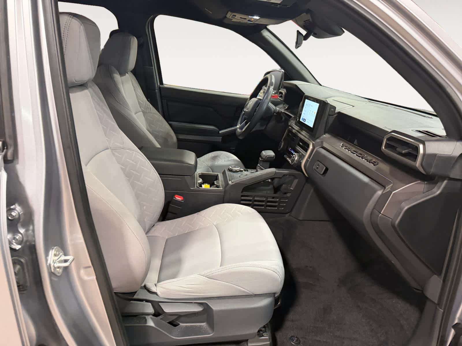 Used 2025 Toyota Tacoma SR5 AWD/4WD image 16
