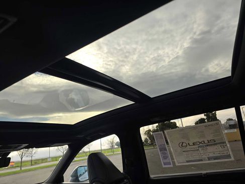 New 2026 Lexus TX 500h AWD image 22