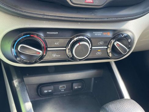 Used 2023 Kia Soul LX w/ LX Technology Package image 21