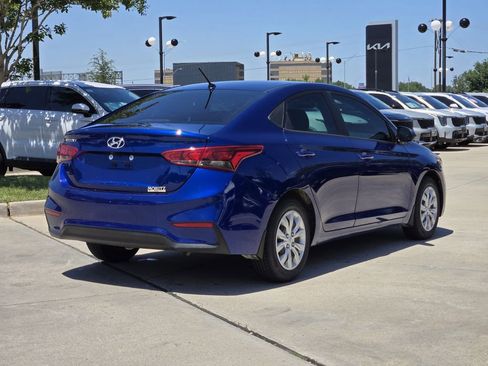 Used 2022 Hyundai Accent SE FWD image 4