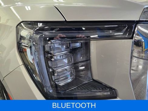 Certified 2024 GMC Yukon SLT w/ SLT Luxury Package AWD/4WD image 5