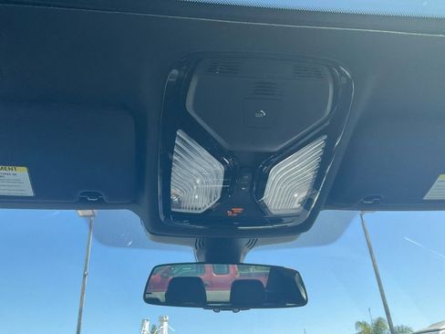 Used 2022 BMW 530e w/ M Sport Package image 25