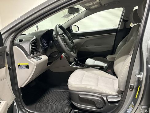 Used 2018 Hyundai Elantra SE w/ Winter Weather Package FWD image 18