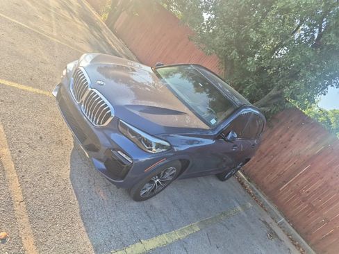 Used 2021 BMW X5 sDrive40i w/ M Sport Package RWD image 3