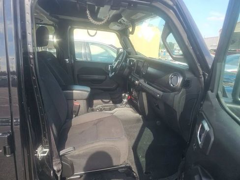 Used 2023 Jeep Wrangler Unlimited Rubicon 4xe w/ Cold Weather Group AWD/4WD image 12