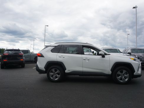 Used 2022 Toyota RAV4 LE AWD/4WD image 3