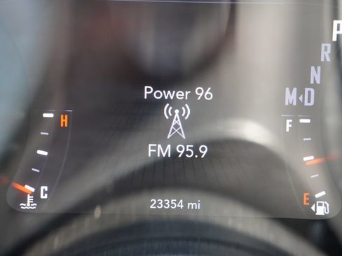 Certified 2022 Dodge Challenger SXT w/ Driver Convenience Group RWD image 7