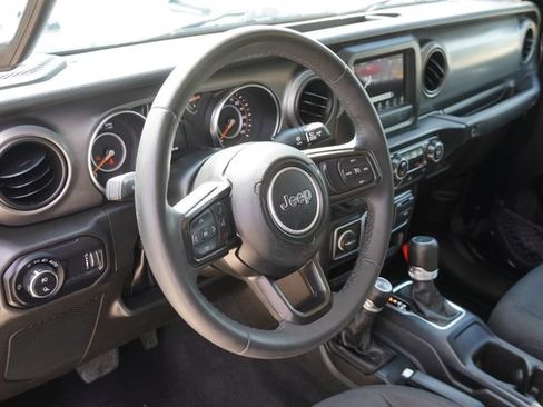 Used 2023 Jeep Gladiator Sport AWD/4WD image 15
