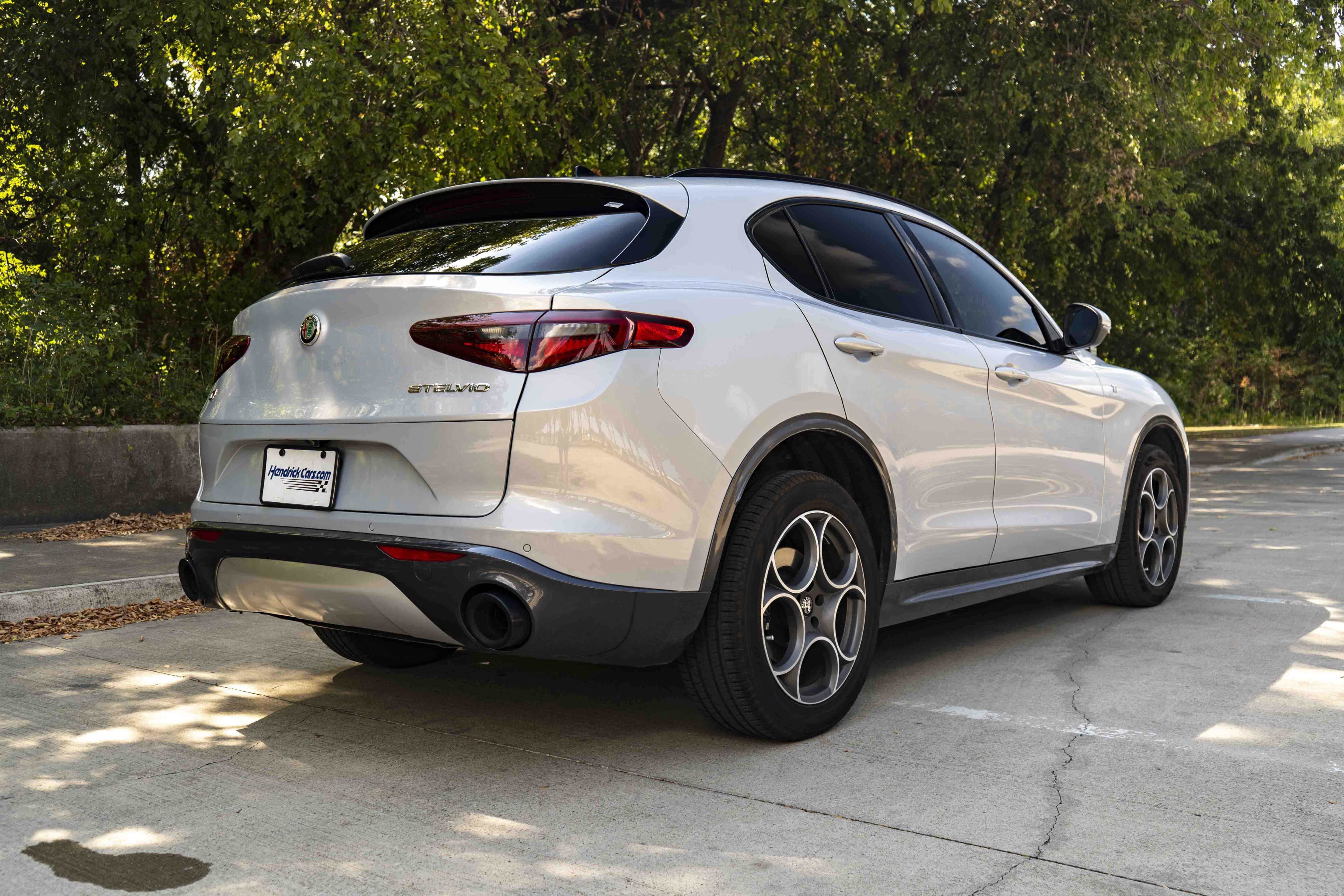 Used 2022 Alfa Romeo Stelvio Ti AWD/4WD image 9
