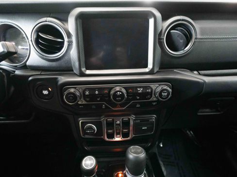 Used 2023 Jeep Wrangler Unlimited Sahara w/ Cold Weather Group AWD/4WD image 17