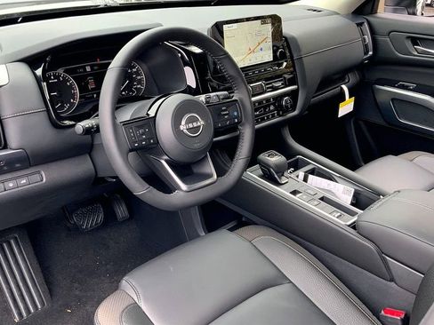 New 2025 Nissan Pathfinder SL image 8