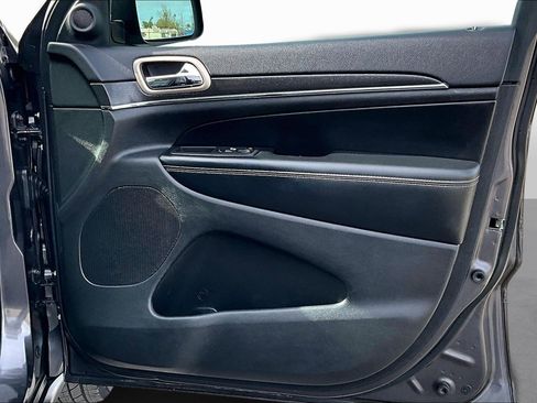 Used 2017 Jeep Grand Cherokee Limited image 17