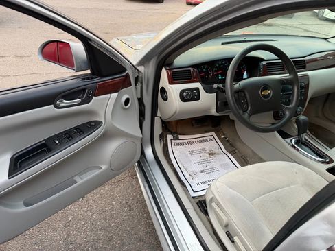 Used 2009 Chevrolet Impala LT image 11