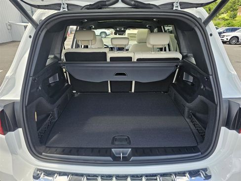 Used 2025 Mercedes-Benz GLB 250 image 9