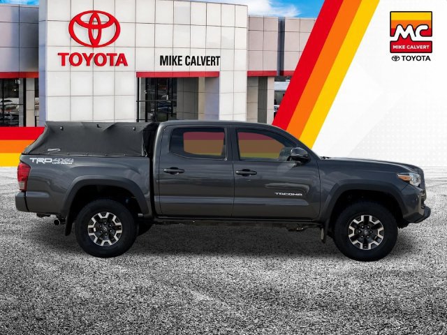 Used 2017 Toyota Tacoma TRD Off-Road w/ Premium & Technology Package AWD/4WD image 10