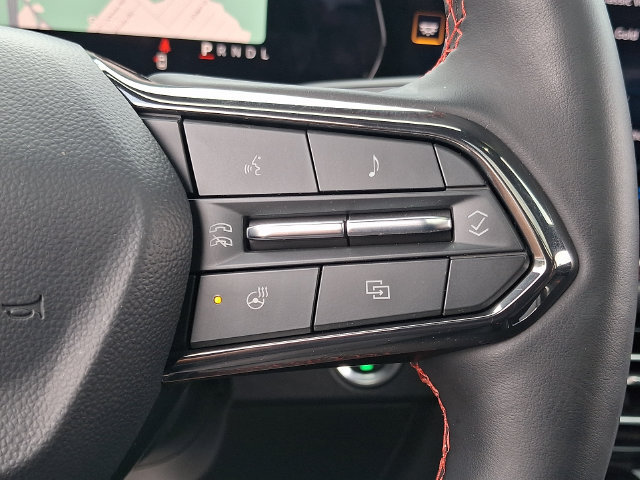 Certified 2025 Chevrolet Traverse RS FWD image 23