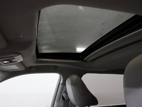 Used 2022 Toyota Highlander XLE image 11