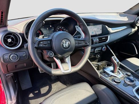 Used 2023 Alfa Romeo Giulia Estrema image 25
