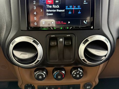 Used 2012 Jeep Wrangler Rubicon w/ Dual Top Group image 15