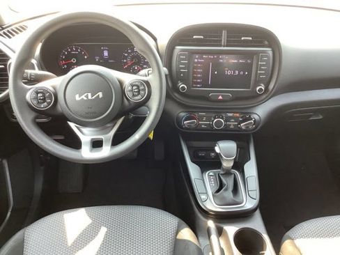 Used 2022 Kia Soul LX FWD image 11