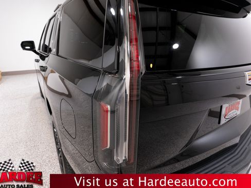 Used 2021 Cadillac Escalade Sport Platinum AWD/4WD image 9
