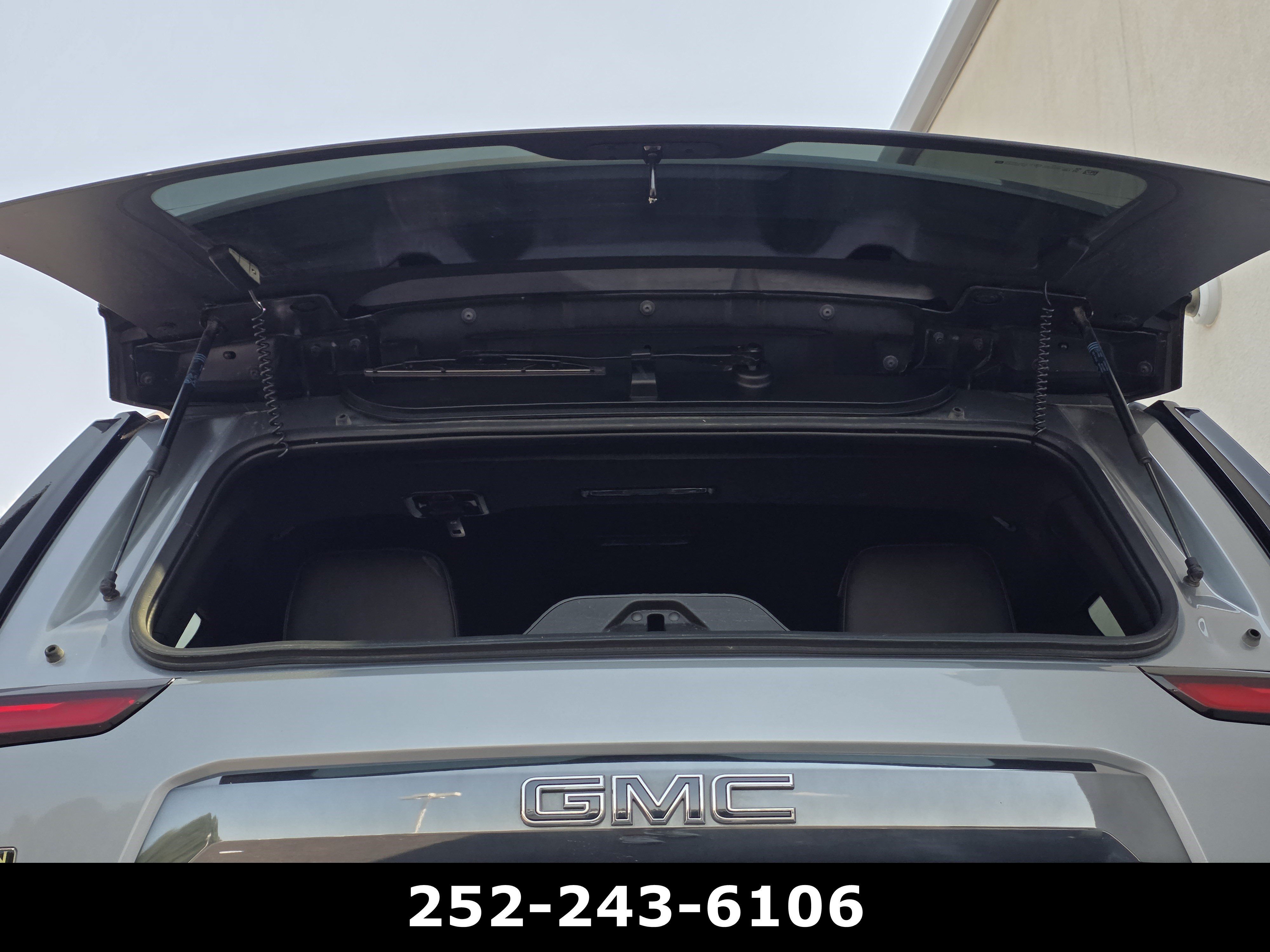 Used 2024 GMC Yukon Denali Ultimate AWD/4WD image 39