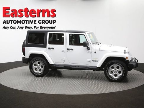 Used 2015 Jeep Wrangler Unlimited Sahara w/ Connectivity Group AWD/4WD image 47