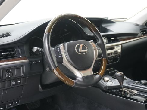 Used 2015 Lexus ES 350 w/ Premium Package FWD image 10