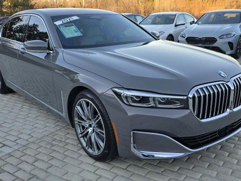 Used 2021 BMW 750i xDrive w/ Executive Package image 4