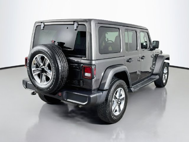Used 2018 Jeep Wrangler Unlimited Sahara AWD/4WD image 7