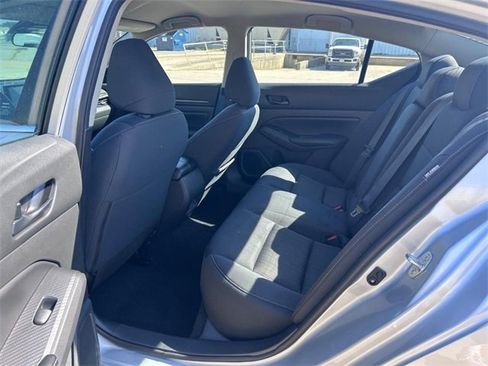 Used 2024 Nissan Altima 2.5 SV image 7