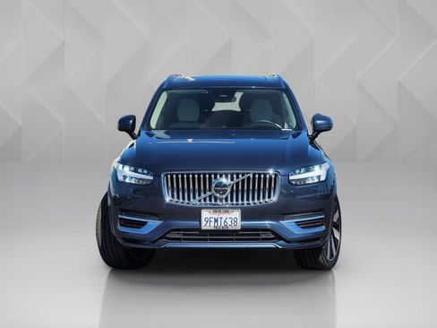 Used 2023 Volvo XC90 T8 Ultimate w/ Lounge Package image 2