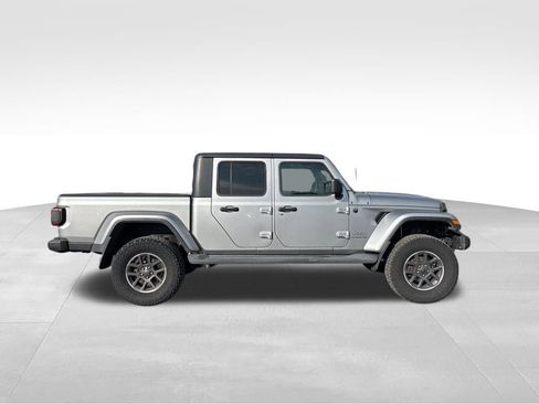 Used 2020 Jeep Gladiator Overland image 4