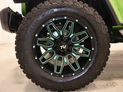 Used 2019 Jeep Wrangler Unlimited Sahara w/ Uconnect 4C Nav & Sound Group image 35