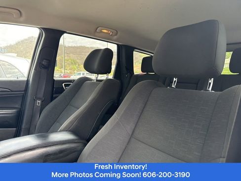 Used 2011 Jeep Grand Cherokee Laredo w/ Security & Convenience Group image 11