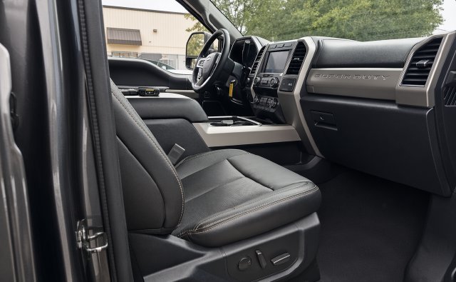 Used 2020 Ford F250 Lariat w/ Lariat Value Package AWD/4WD image 3