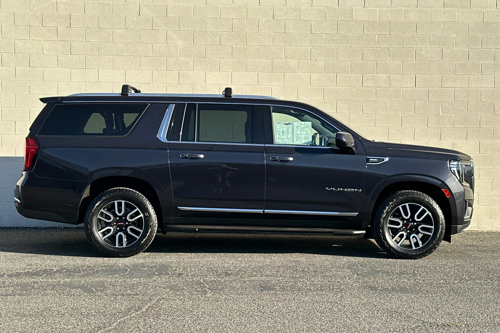 Certified 2023 GMC Yukon XL SLT RWD image 3
