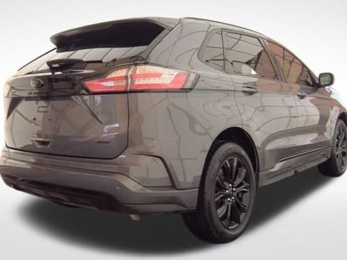 Used 2024 Ford Edge SE w/ Black Appearance Package image 4