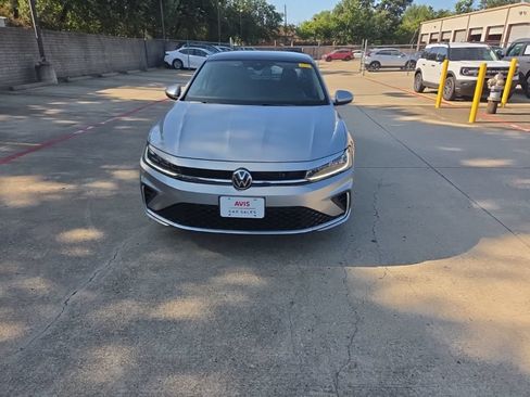 Used 2025 Volkswagen Jetta SE FWD image 5