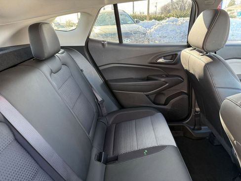Used 2025 Chevrolet Trax LT w/ LT Convenience Package image 37